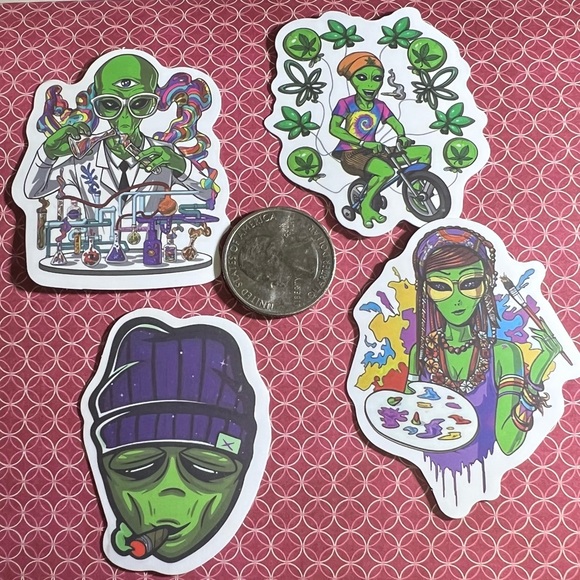 Giggles Alien ET EBE Traveler Star Person Space People Single Decor Sticker - Picture 2 of 3